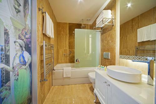 Azade Premier Hotel