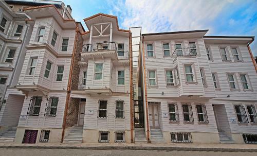Azade Premier Hotel