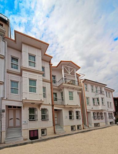 Azade Premier Hotel