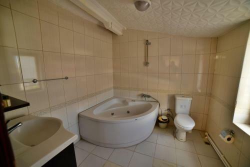 Bed & Breakfast Cave Seasons Deluxe Hotel