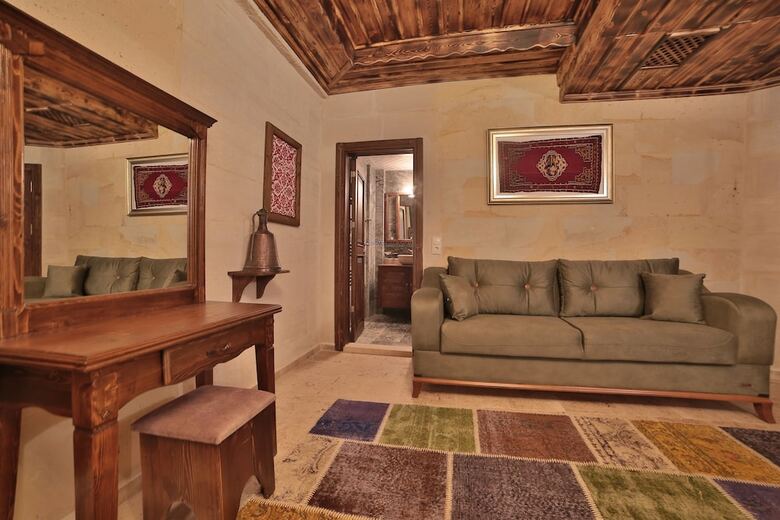 Caravanserai Inn Hotel