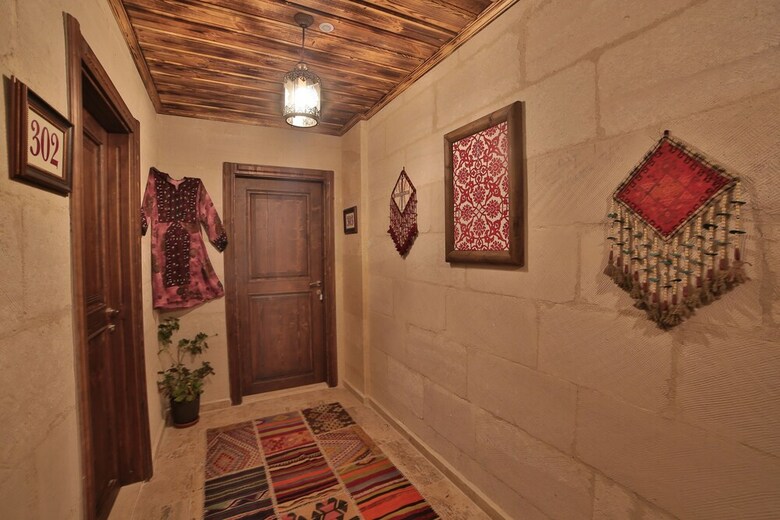 Caravanserai Inn Hotel