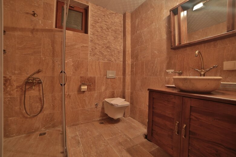 Caravanserai Inn Hotel