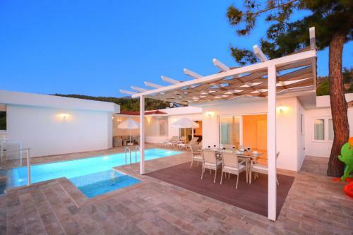 Villa Alya