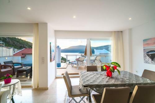New Age Villa Maria