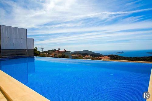 Kalkan Villa Sleeps 14 Pool Wifi