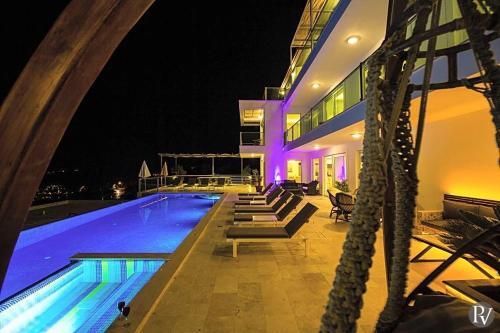 Kalkan Villa Sleeps 14 Pool Wifi