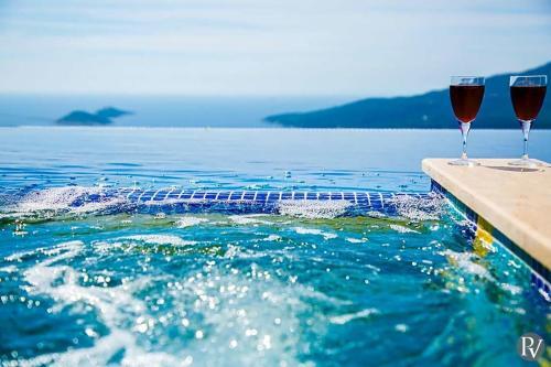 Kalkan Villa Sleeps 14 Pool Wifi