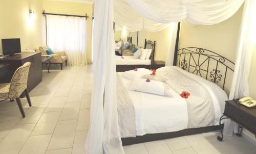 Hotel Cachet - Adult Only +14