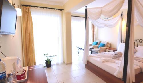 Hotel Cachet - Adult Only +14