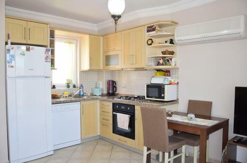 Thera Apartment 22