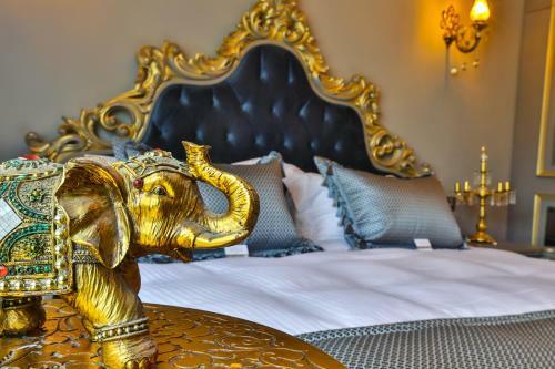 Real King Suite Hotel