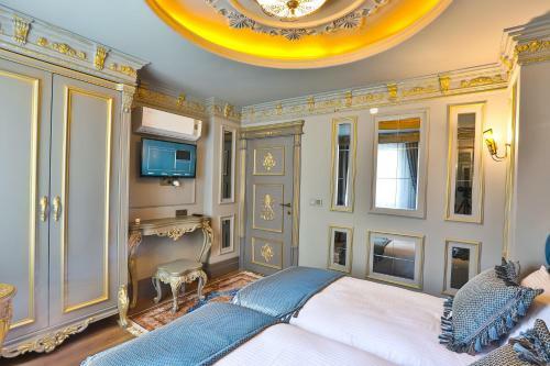 Real King Suite Hotel