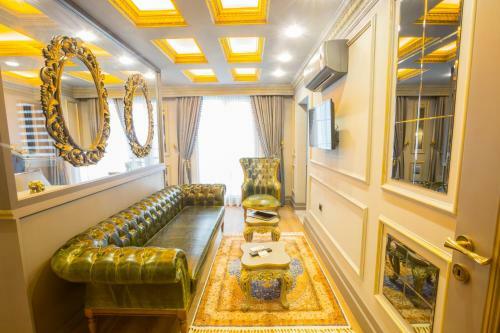 Real King Suite Hotel