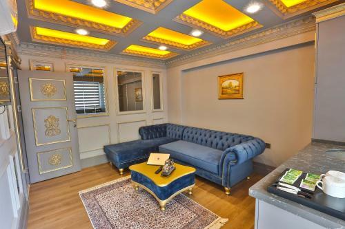 Real King Suite Hotel