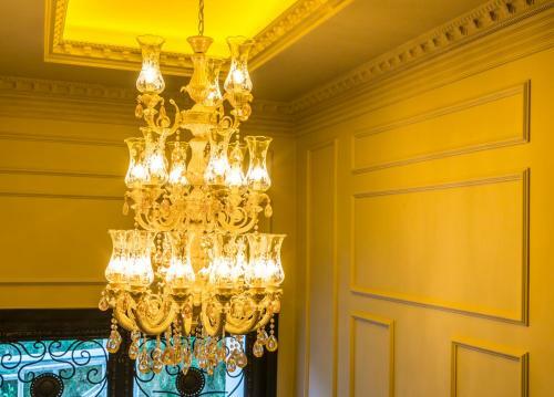 Real King Suite Hotel