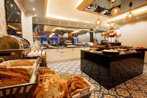 Real King Suite Hotel