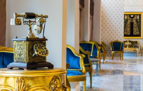 Real King Suite Hotel
