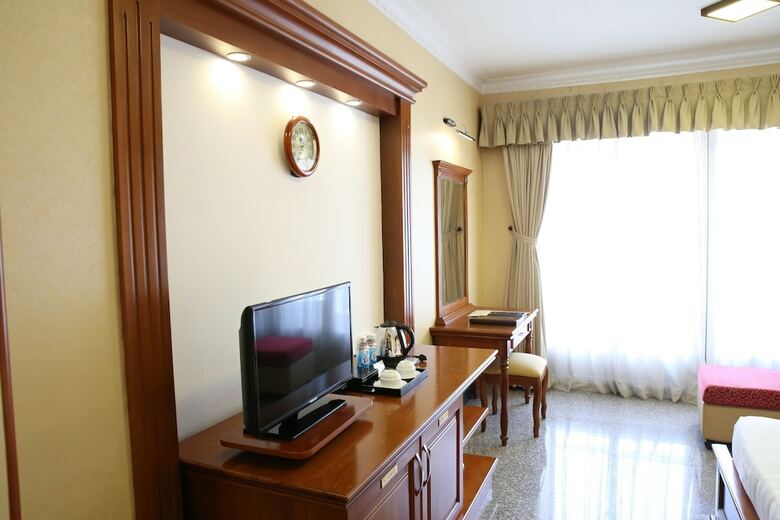 May Hotel