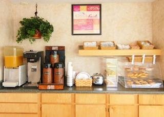 Hotel Econo Lodge Near Sentara Leigh Hospital