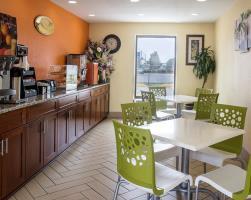 Hotel Econo Lodge Near Sentara Leigh Hospital