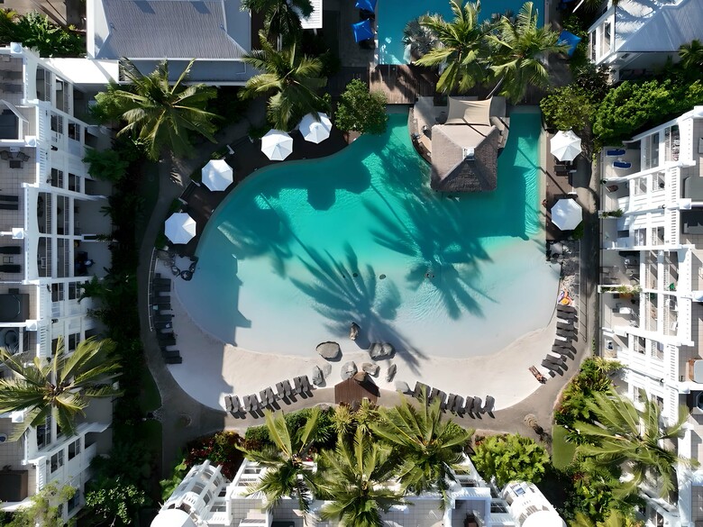 Hotel Peppers Beach Club And Spa Palm Cove