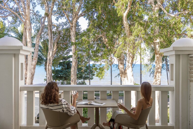 Hotel Peppers Beach Club And Spa Palm Cove
