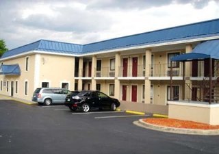 Hotel Rodeway Inn & Suites Fort Jackson