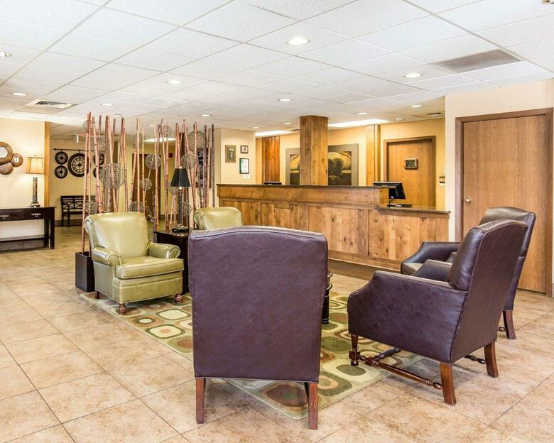 Hotel Quality Inn  Suites Brossard