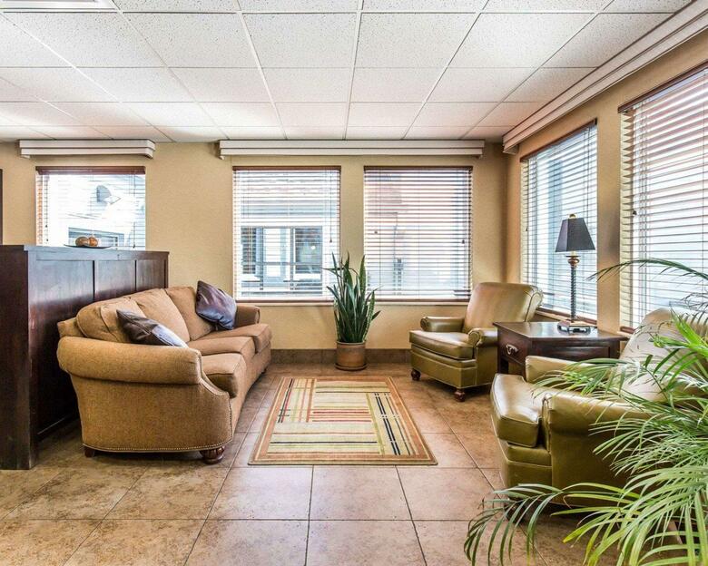 Hotel Quality Inn  Suites Brossard