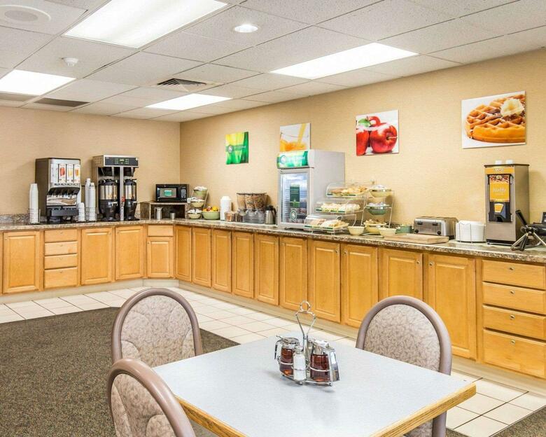 Hotel Quality Inn  Suites Brossard