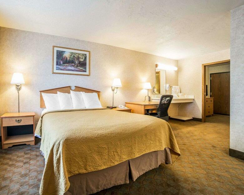 Hotel Quality Inn  Suites Brossard