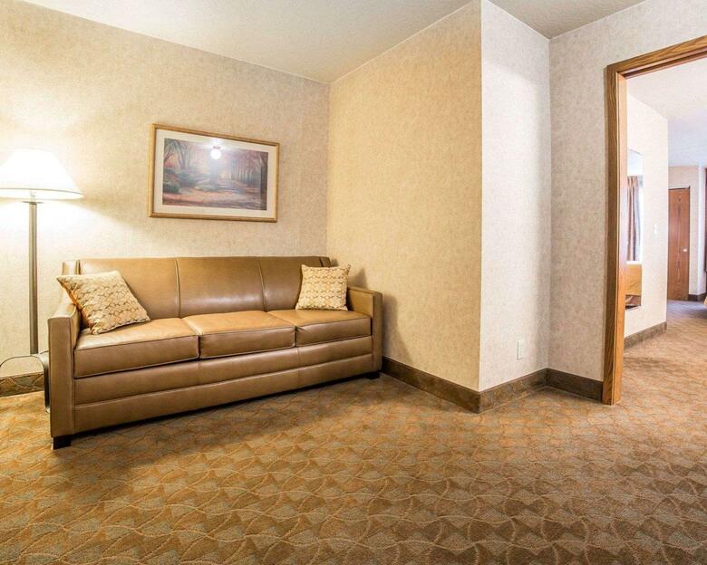 Hotel Quality Inn  Suites Brossard
