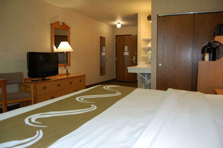 Hotel Quality Inn  Suites Brossard