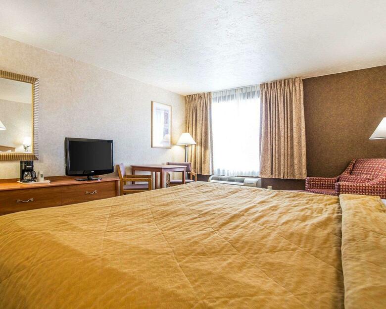 Hotel Quality Inn  Suites Brossard