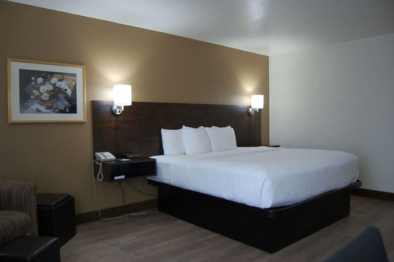 Hotel Quality Inn  Suites Brossard