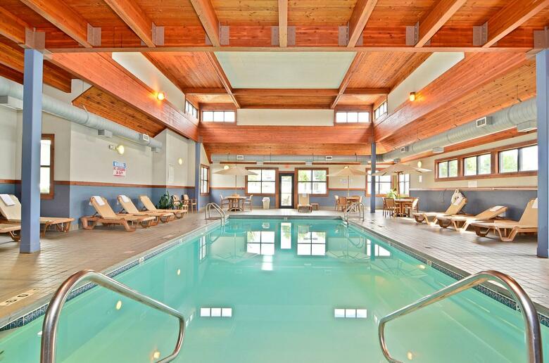 Hotel Quality Inn  Suites Brossard