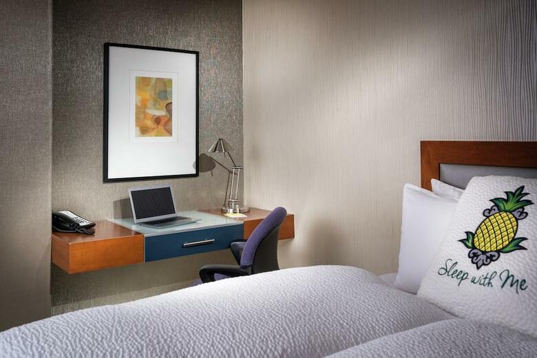 Hotel Watertown