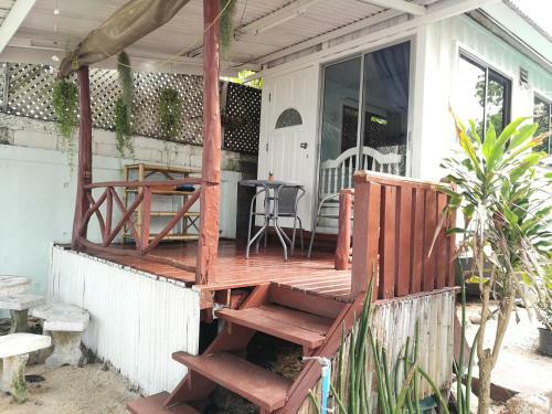 Cozy Homestay Beachfront Bungalow