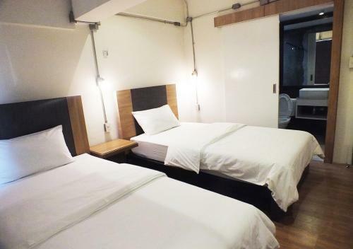 09 Hostel