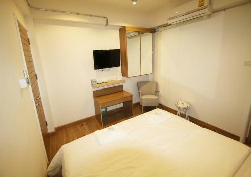 09 Hostel