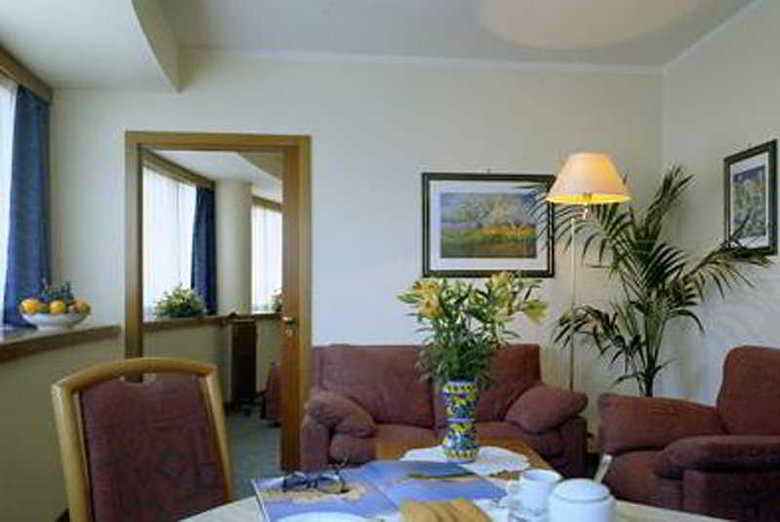 Hotel Crystal