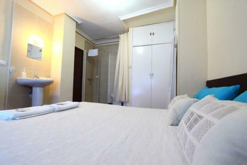 Hostal Arjori Rooms
