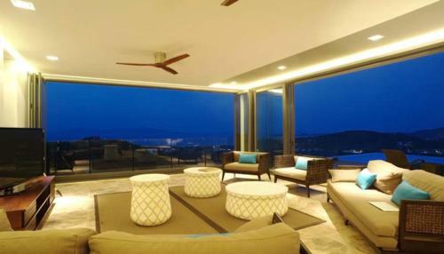 6 Bedroom Sea Blue View Villa - 5 Star With Staff