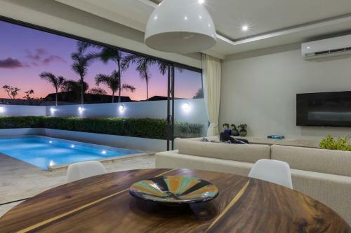 Villa See At Skye Beach Villas