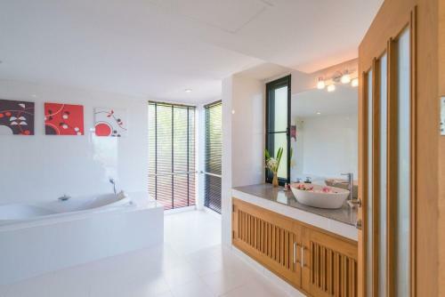 White Stone - Luxurious Villa With Sunset Views