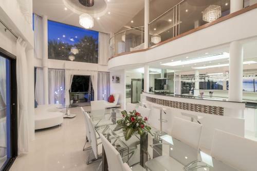 White Stone - Luxurious Villa With Sunset Views