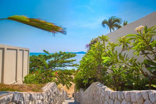Private Beach Majestic Pool Villa Pattaya