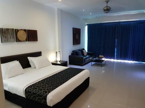 Hotel East Suites