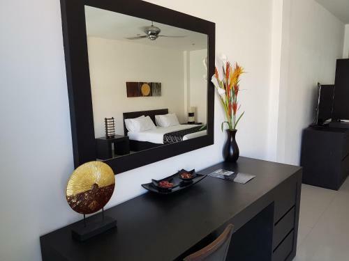Hotel East Suites
